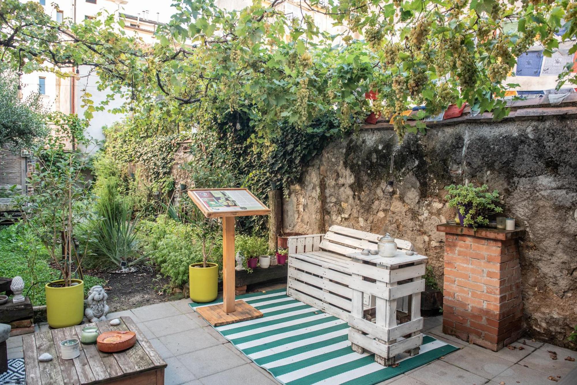 Отель Casa Babbuino Верона Экстерьер фото